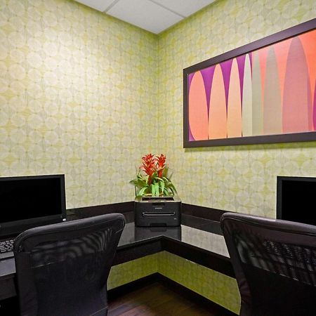 La Quinta Inn By Wyndham Columbia Se Fort Jackson Luaran gambar
