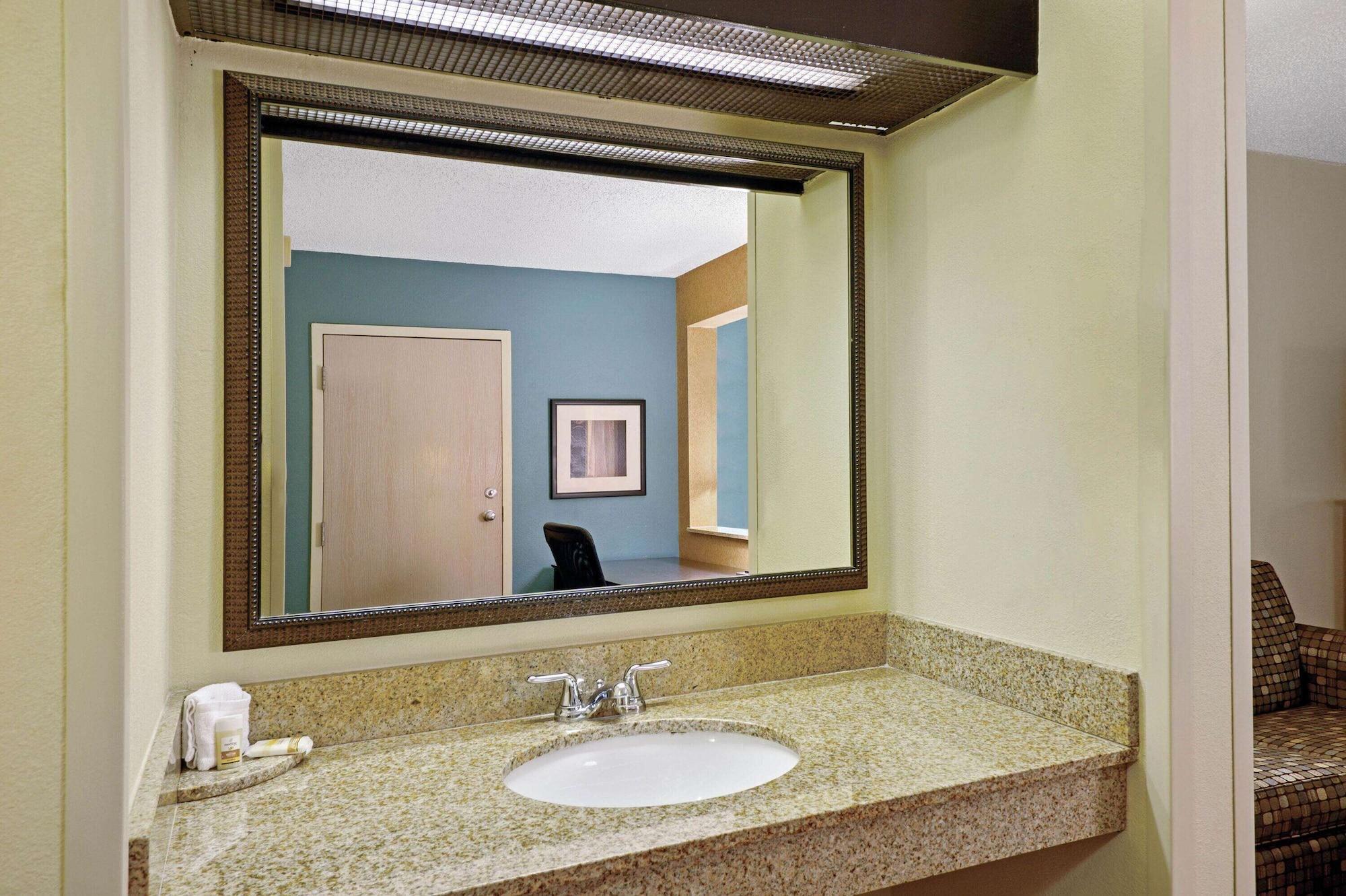 La Quinta Inn By Wyndham Columbia Se Fort Jackson Luaran gambar