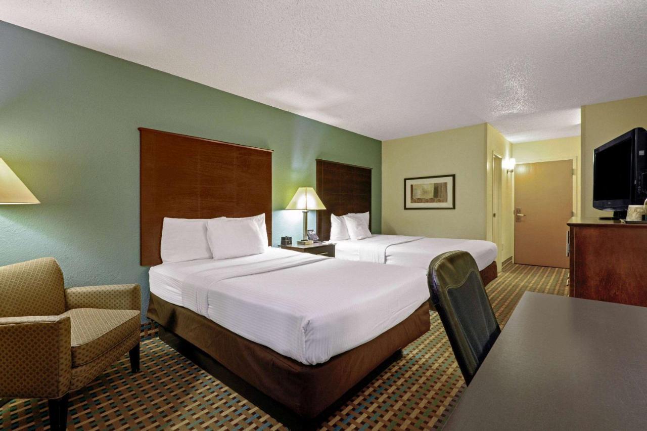 La Quinta Inn By Wyndham Columbia Se Fort Jackson Luaran gambar