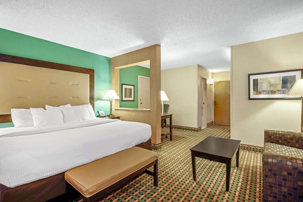 La Quinta Inn By Wyndham Columbia Se Fort Jackson Luaran gambar